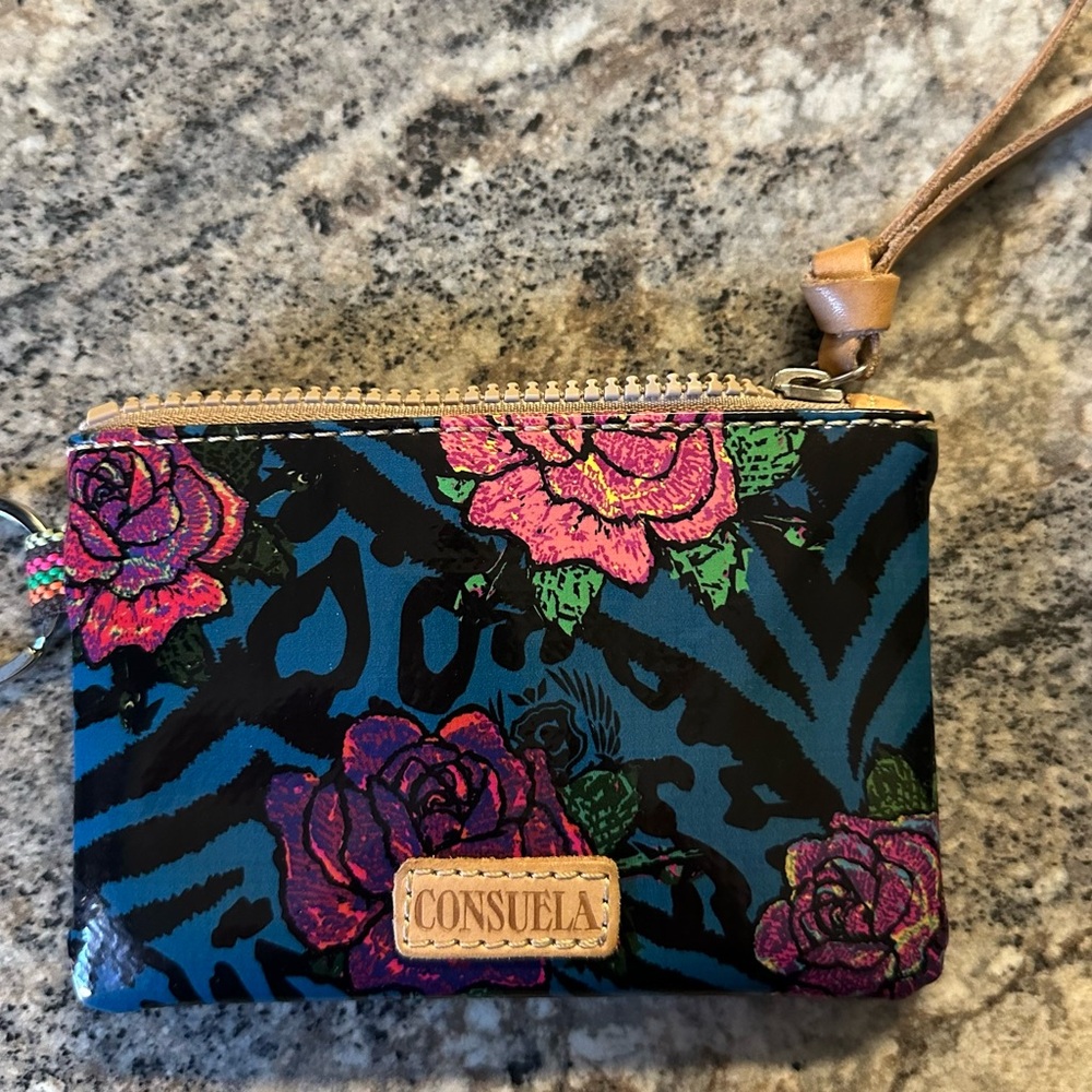 Consuela pouch wallet
